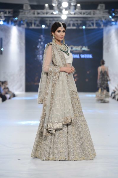 pakistani designer heavy embroidered white bridal lehnga 2016-2017