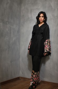 threads and motifs pakistani party wear black embroidered dress 2016-2017