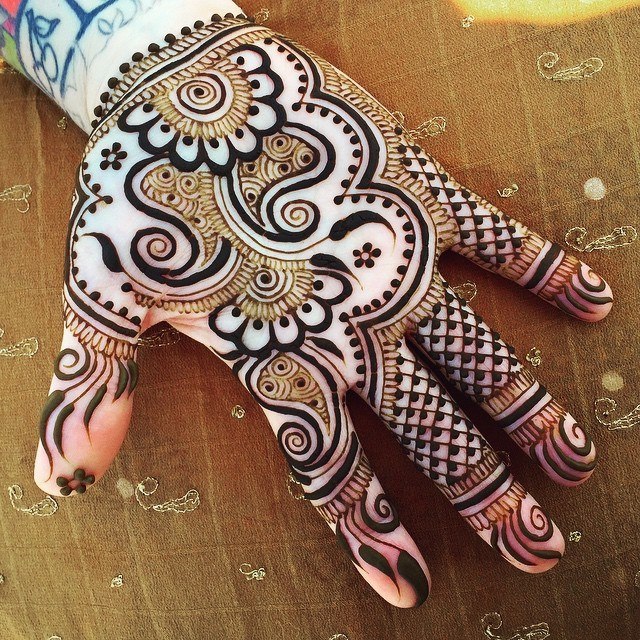 Beautiful Eid Ul Fiter mehndi designs 2017 for front of hand