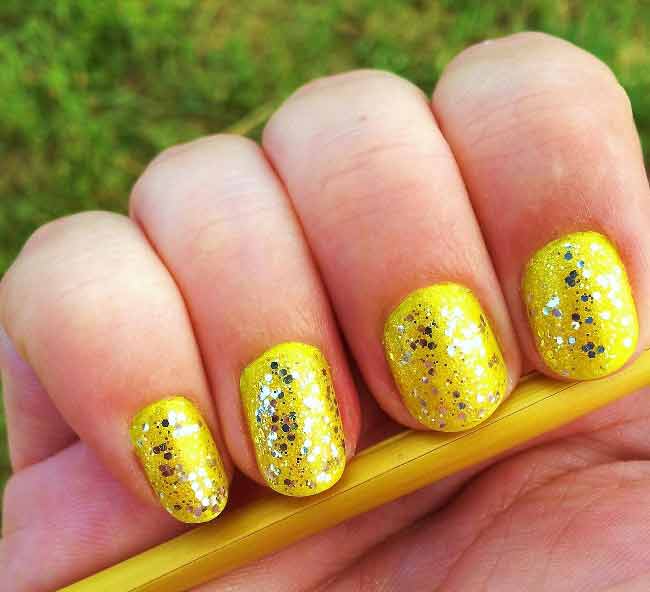 cute shimmery yellow eid party nail art designs 2017 for pakistani girls