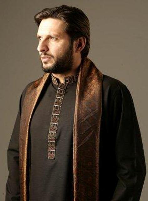 Mehndi Kurta Designs 2021 For Men In Black Color