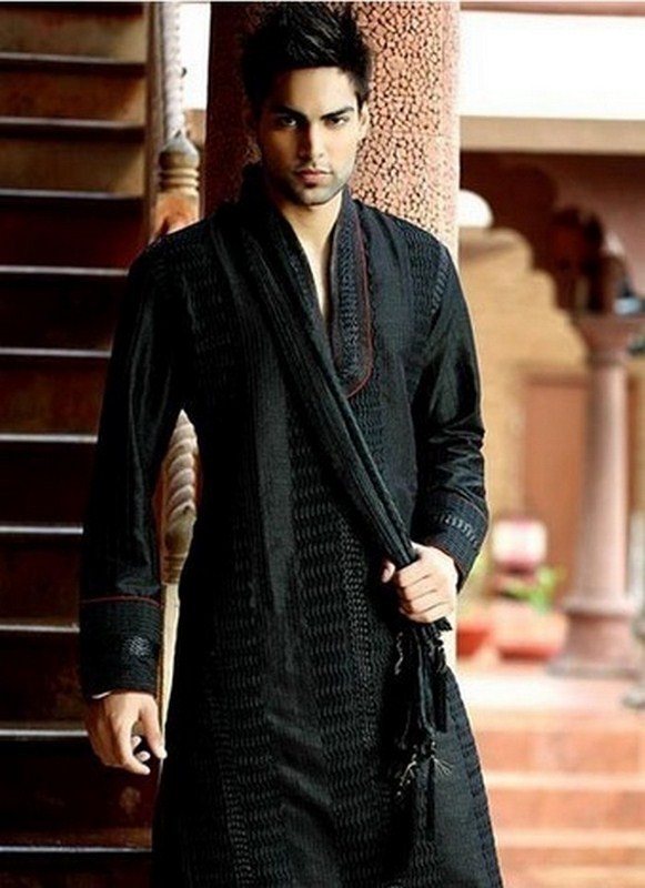 Mehndi Kurta Designs 2021 For Men In Black Color