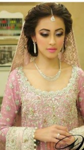 Pakistani Bridal Hairstyles 2017 For Walima Day