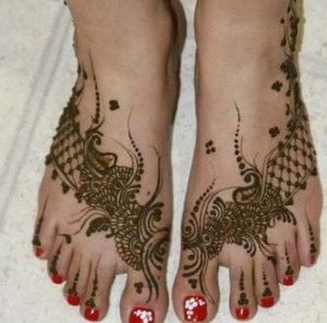 Latest Simple Arabic Mehndi Designs For Eid Feet