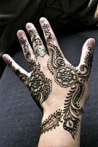 Best Punjabi Henna Designs for Back of Hands