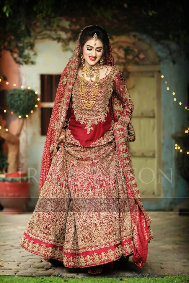 Beautiful Pakistani Bridal Dresses For Barat Day 2017 2018 in red color