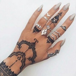 New Style Black Henna Design for Eid 2017