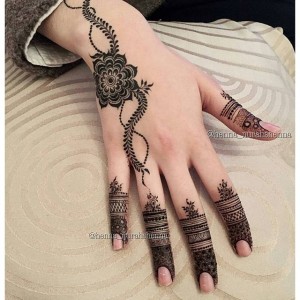 Gorgeous arabic mehndi hand for eid ul adha