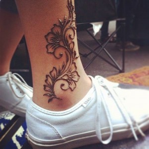 Simple Henna Tattoo for Leg