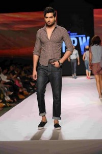 Pakistani Street Style Fashion outfit ideas 2017 for Men and boys