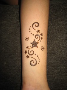 Simple and Easy mehndi designs for arm