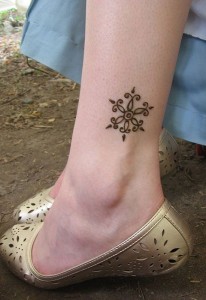 Simple and Easy Mehndi Design for Leg