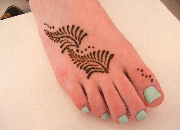 Simple and Easy Mehndi Design for Foot