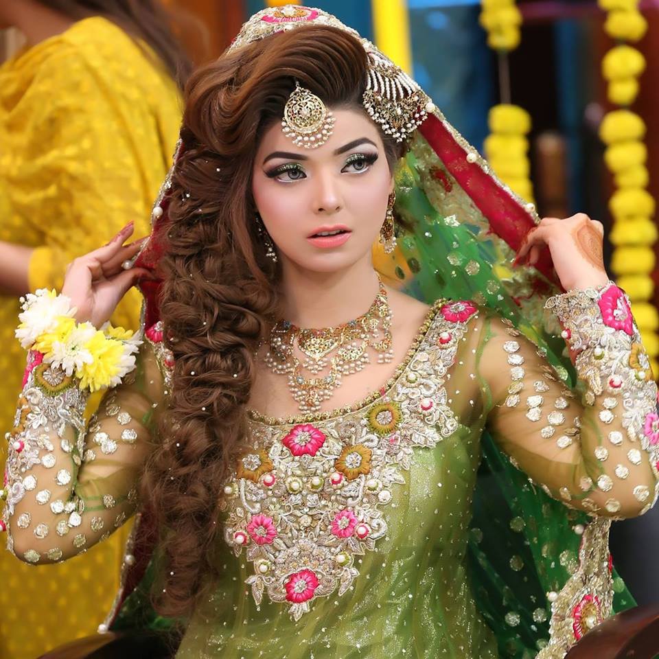 New Pakistani Bridal Hairstyles for Weddings