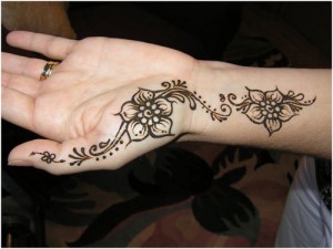 Simple Mehndi Designs for Hands