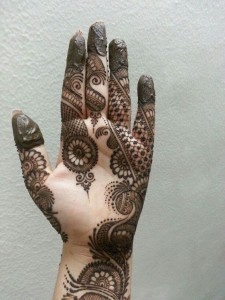 Simple Mehndi Designs for Hands