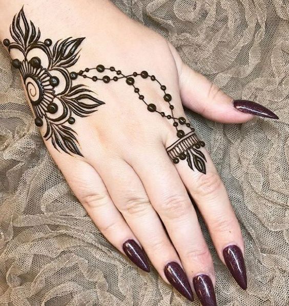 Simple Mehndi Designs for Hands