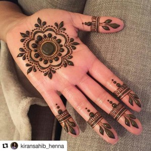 Simple Mehndi Designs for Hands