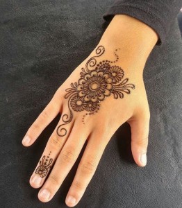 Simple Mehndi Designs for Hands