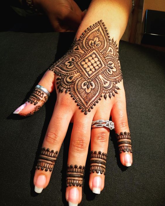 Simple Mehndi Designs for Hands