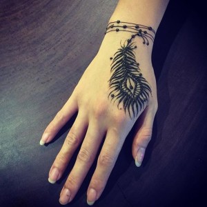 Simple Mehndi Designs for Hands