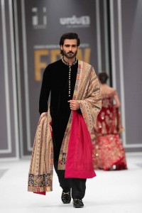 Pakistani Sherwani Designs with Groom Shawl