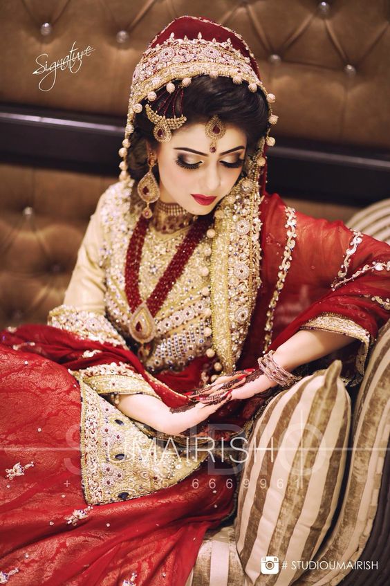 Pakistani Jewelry Designs for Bridal Gold Sets